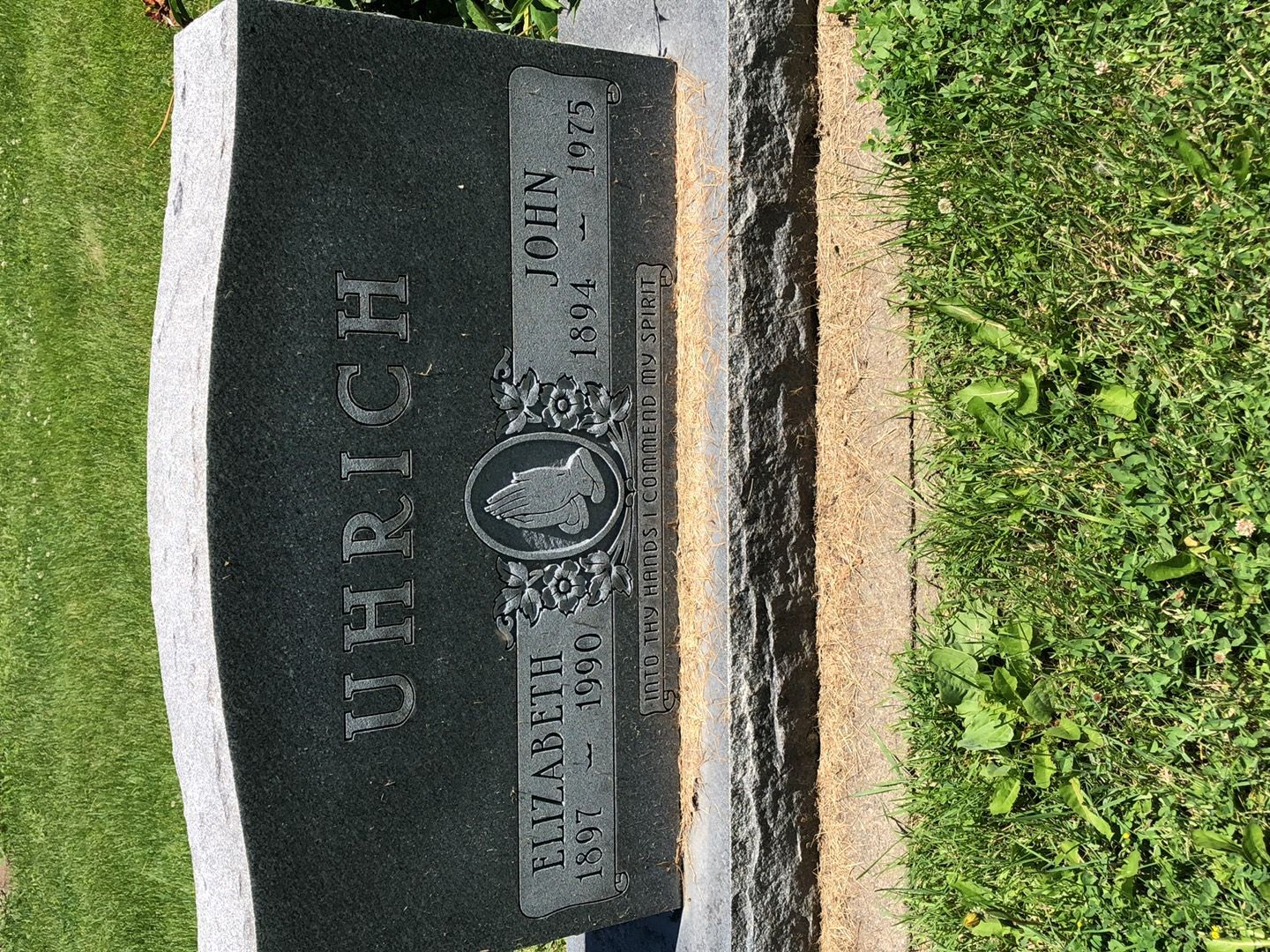 Elizabeth Uhrich's grave. Photo 1