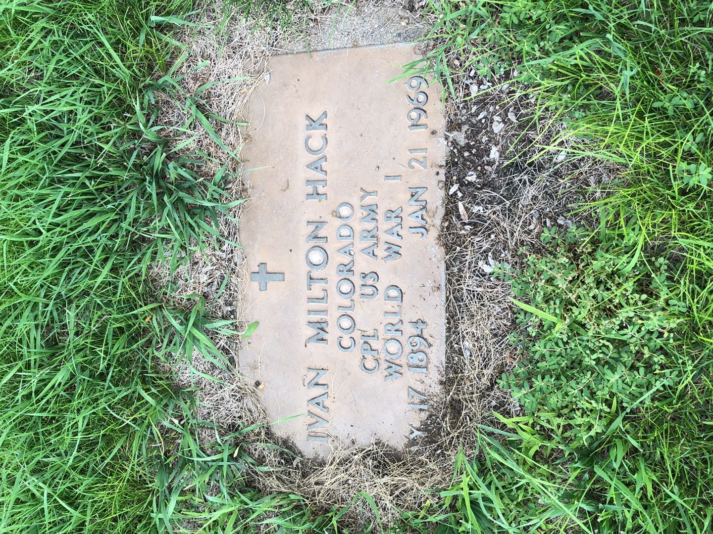 Ivan Milton Hack's grave. Photo 1
