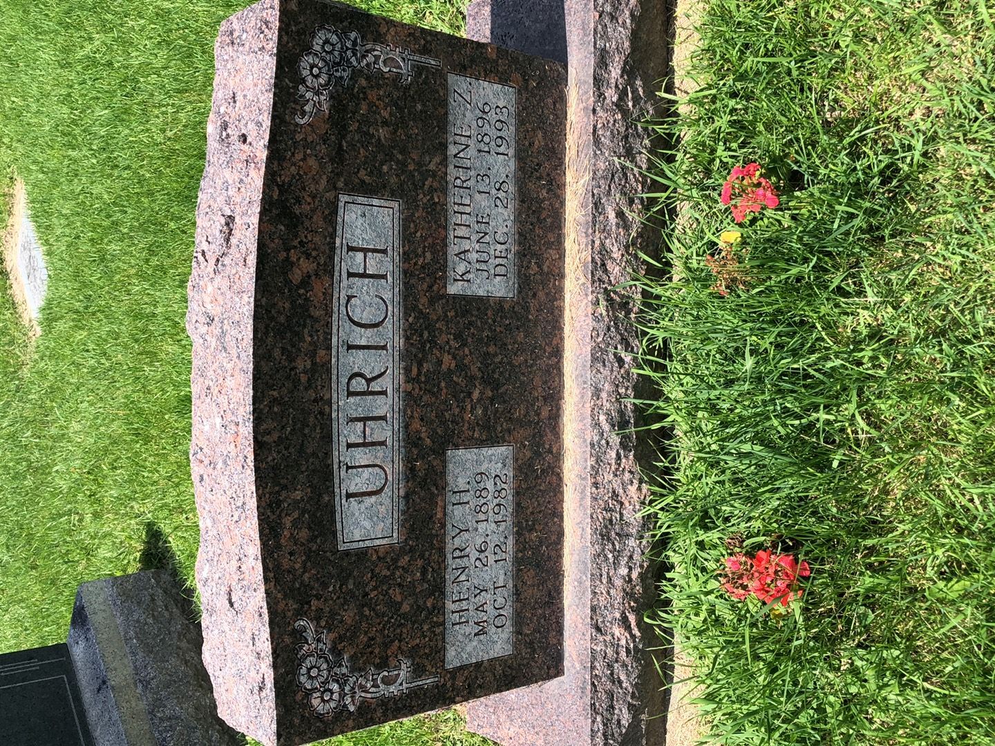 Henry H. Uhrich's grave. Photo 1