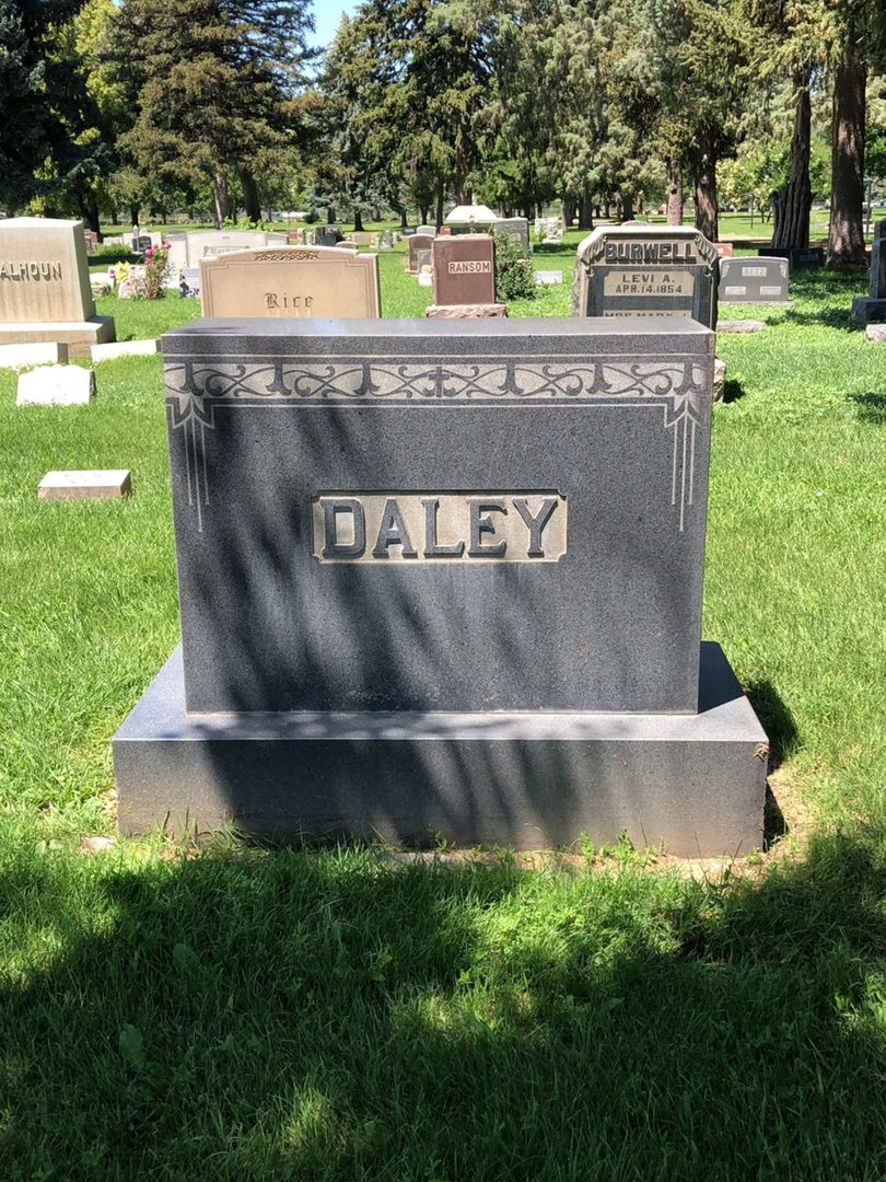 Matthew M. Daley's grave. Photo 1