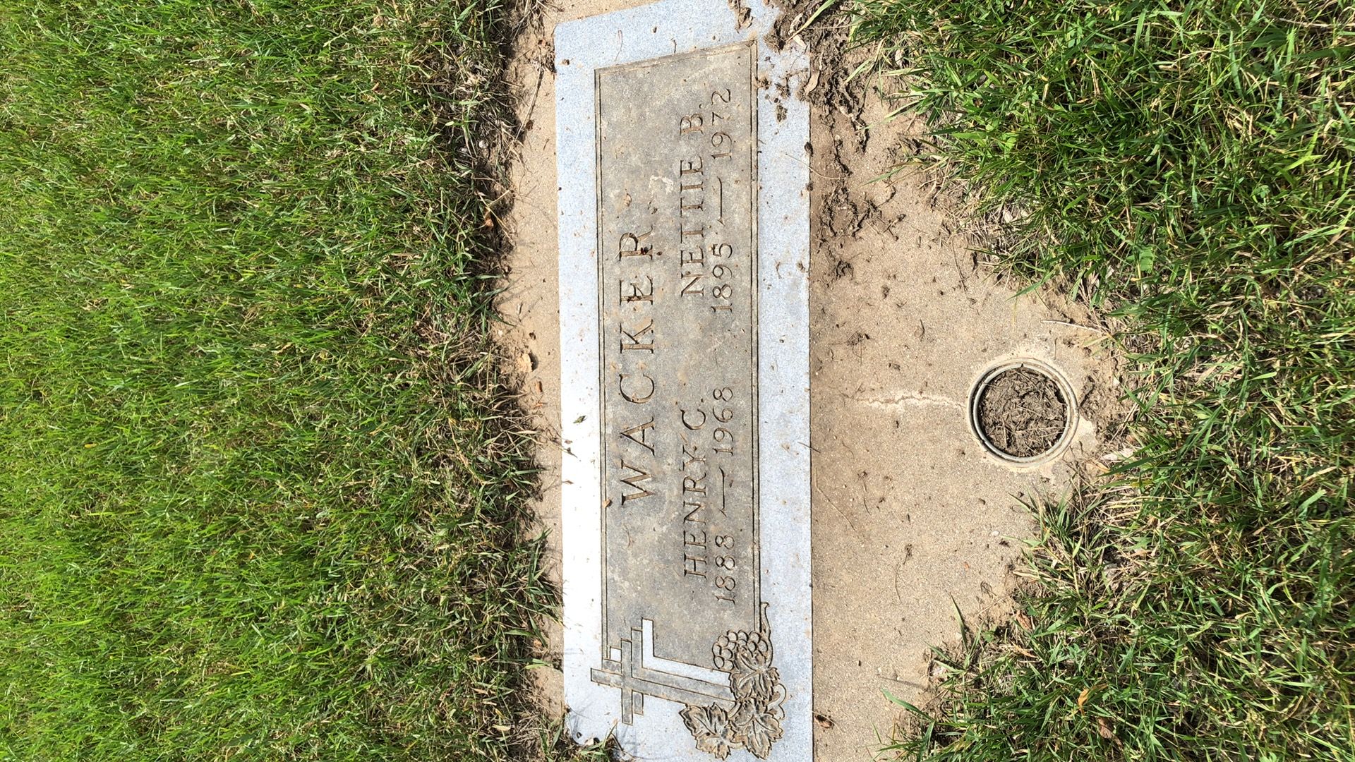 Henry Charles Wacker's grave. Photo 1