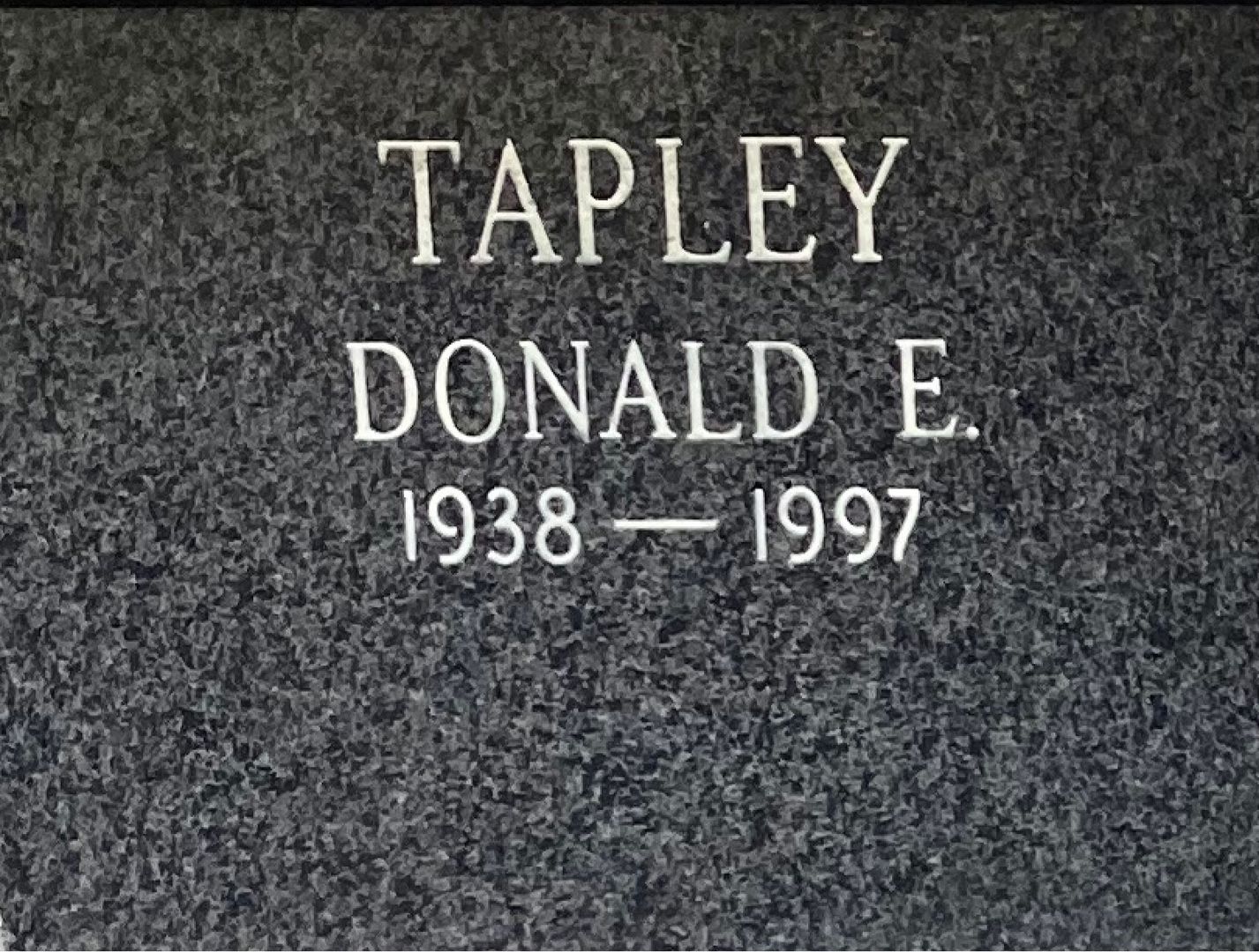 Donald E. Tapley's grave